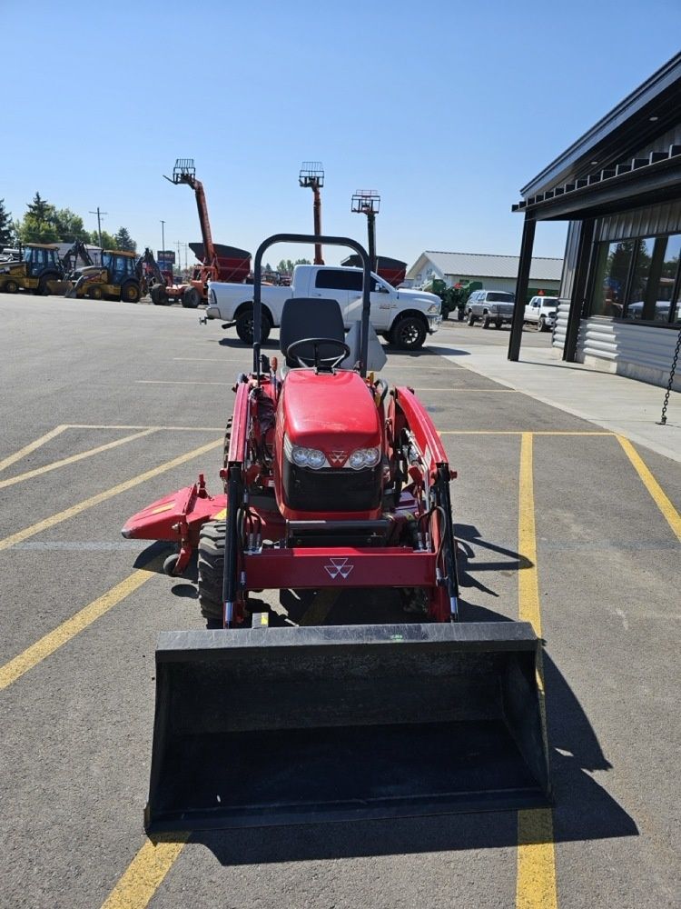 USED – MASSEY FERGUSON GC1705 $11,975