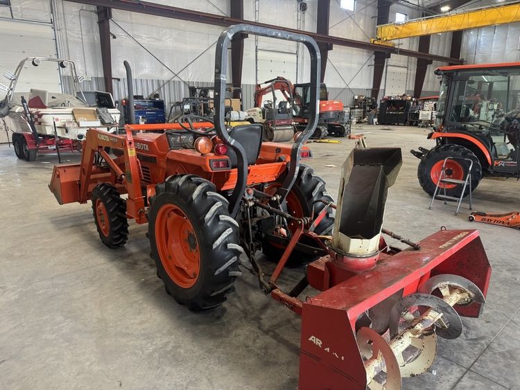 USED L2950 W/LOADER AND SNOWBLOWER